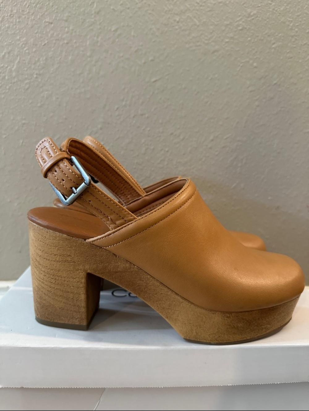Universal Thread Tan Leather Platform Slingback Clogs